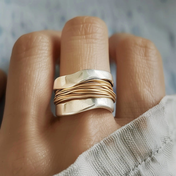 Anillo de hilo de oro plateado