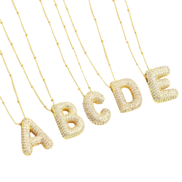 Collar inicial en letras burbuja