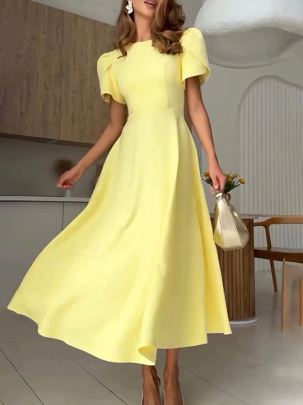Elegante vestido midi de cuello alto con mangas de capullo