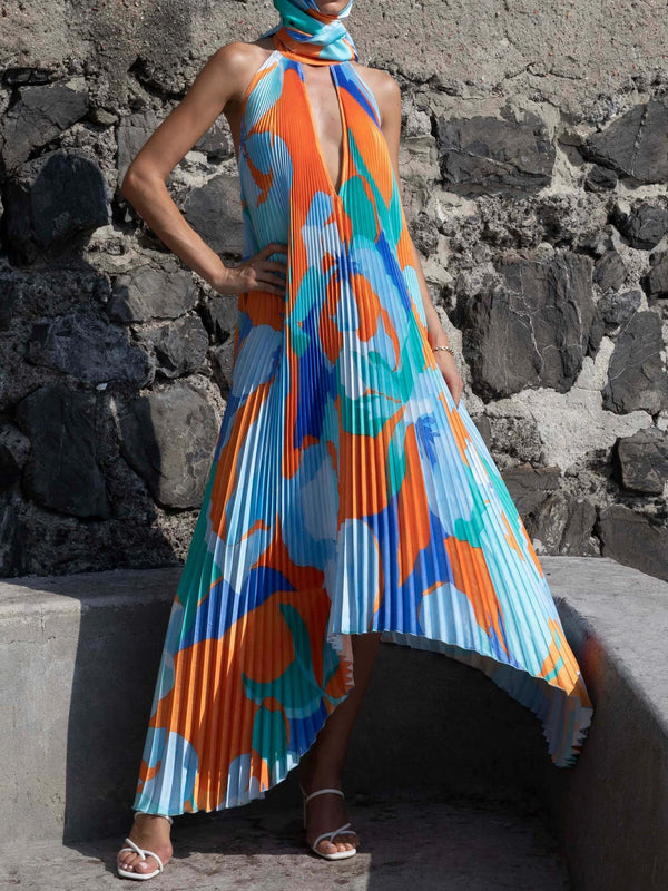 Elegante Vestido Midi de Cuello Halter con Pliegues y Espalda Descubierta