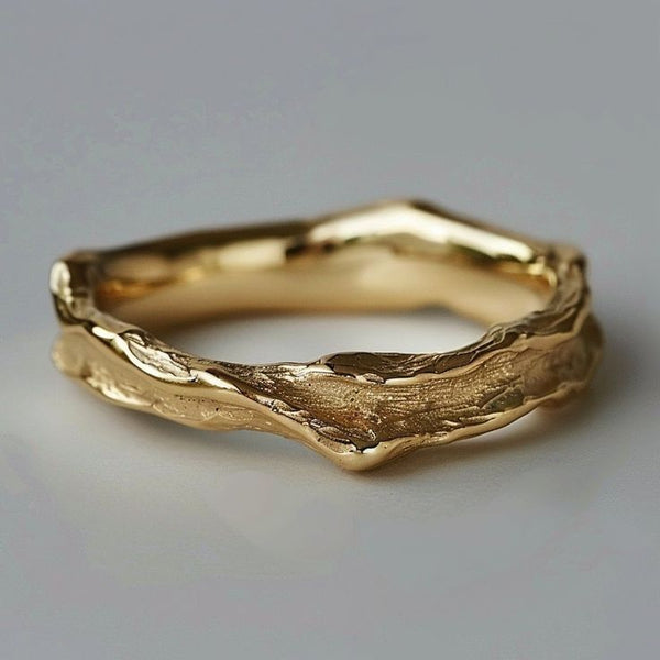 Anillo Vintage en oro forjado