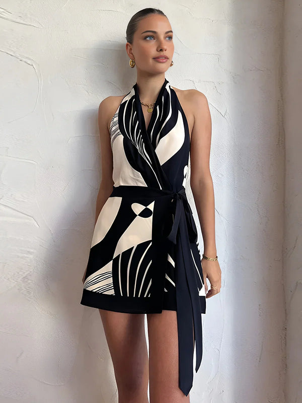 Vestido Corto Halter Con Cinturón y Estampado de Color Contrastante