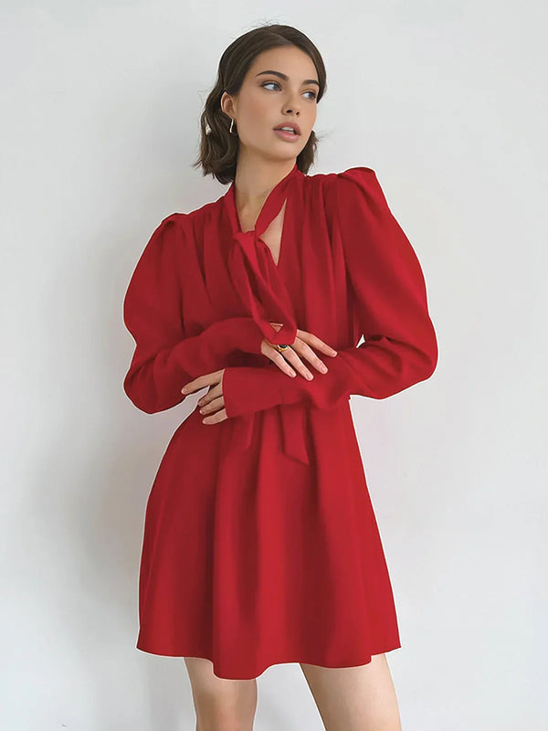Vestido Corto con Escote en Forma de Lazo y Mangas Farol