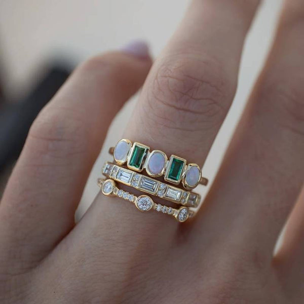 Anillo vintage con ópalo blanco y verde
