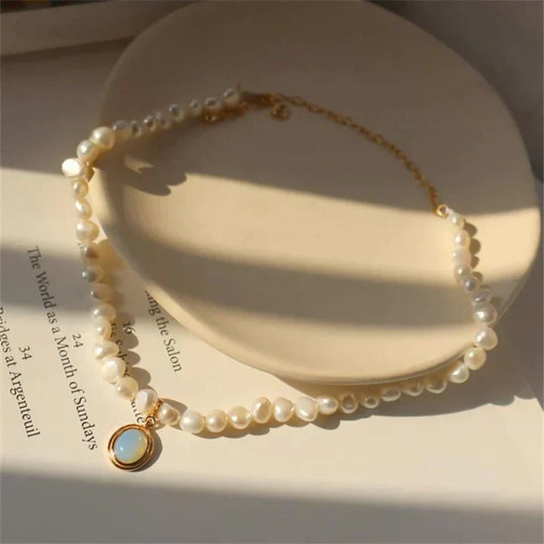 Collar de Perlas con Piedra de Luna en Oro