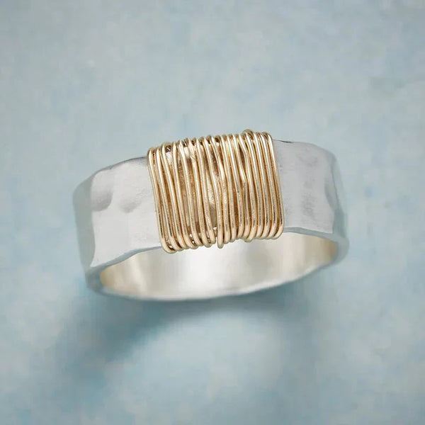 Anillo de Oro Vintage con Hilos de Plata