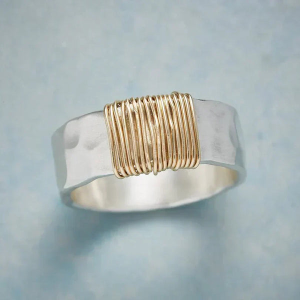 Anillo de Hilos Boho Dorado