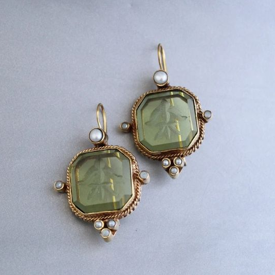 Pendientes vintage verdes y perlas