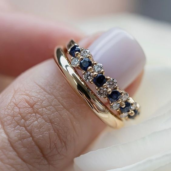 Anillo de Oro Vintage Elegante con Zirconia Azul
