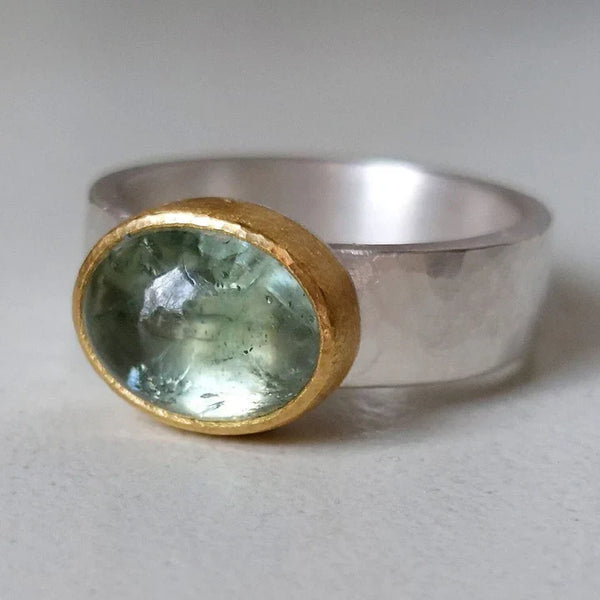 Anillo verde con piedra redonda, Vintage