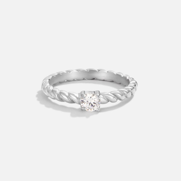 Anillo de cristal plateado retorcido de Milán
